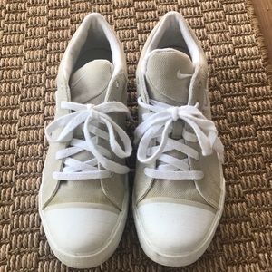 Women’s Vintage Canvas Nike Size 9